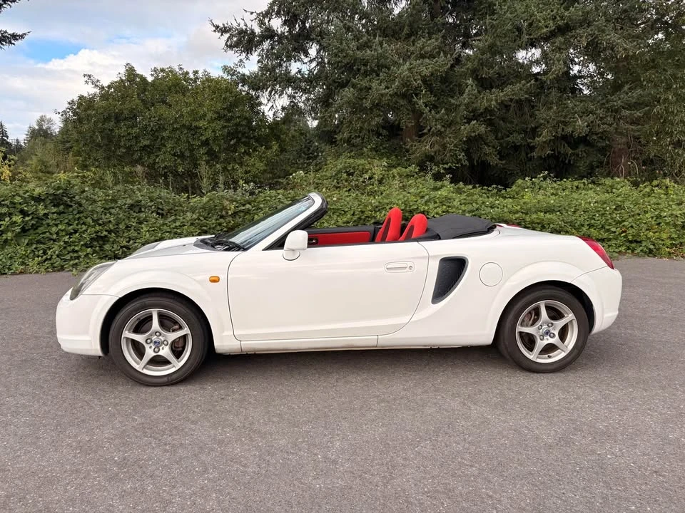 2000 Toyota MR2 Spyder/MR-S - Image 2 of 9