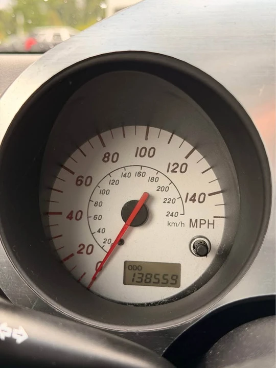 2000 Toyota MR2 Spyder/MR-S - Image 9 of 10