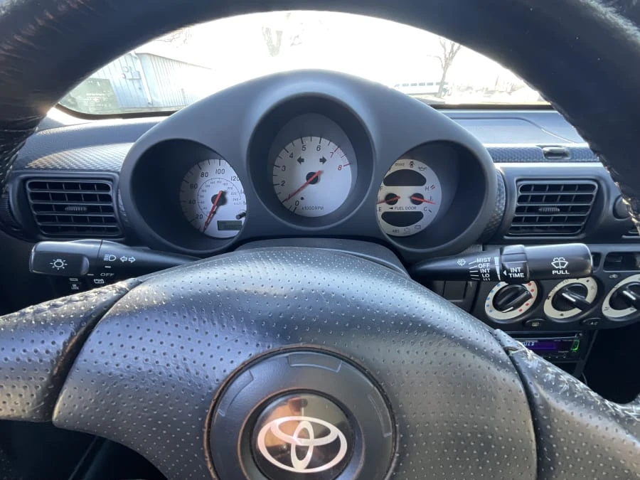 2000 Toyota MR2 Spyder/MR-S - Image 10 of 11