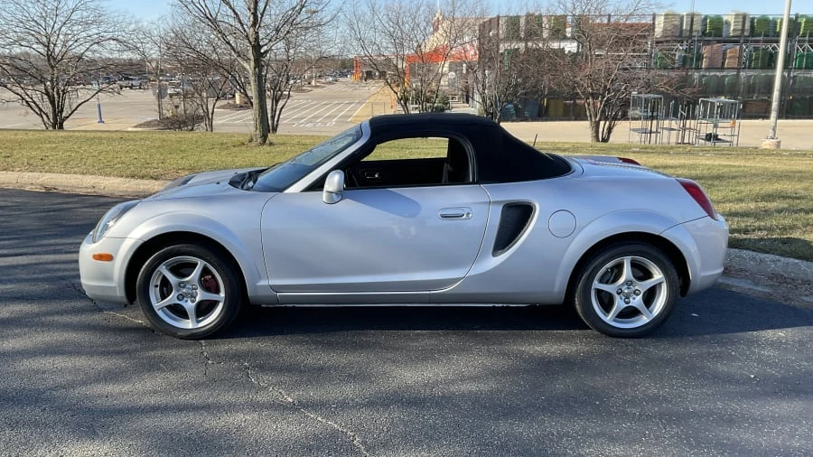 2000 Toyota MR2 Spyder/MR-S - Image 2 of 11