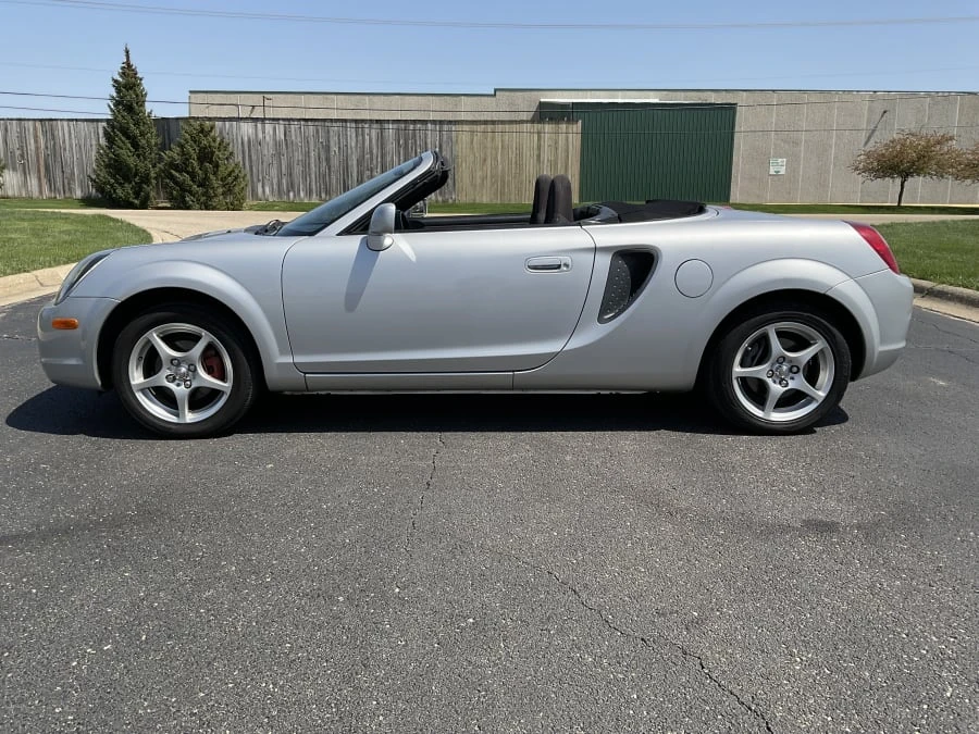 2000 Toyota MR2 Spyder/MR-S - Image 2 of 12