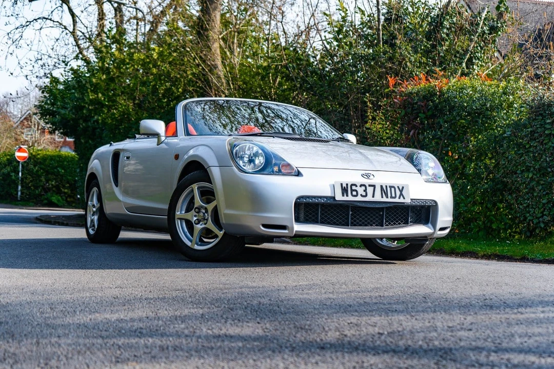 2000 Toyota MR2 Spyder/MR-S - Image 2 of 30
