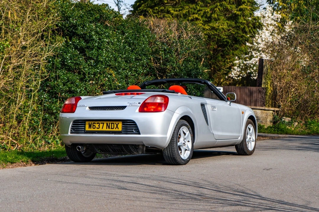 2000 Toyota MR2 Spyder/MR-S - Image 11 of 30