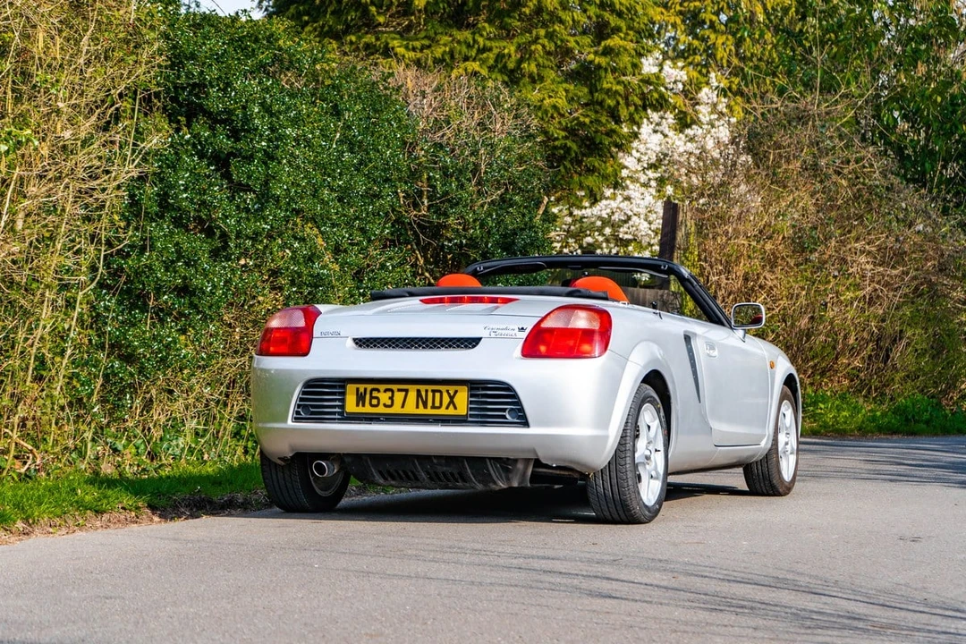 2000 Toyota MR2 Spyder/MR-S - Image 10 of 30