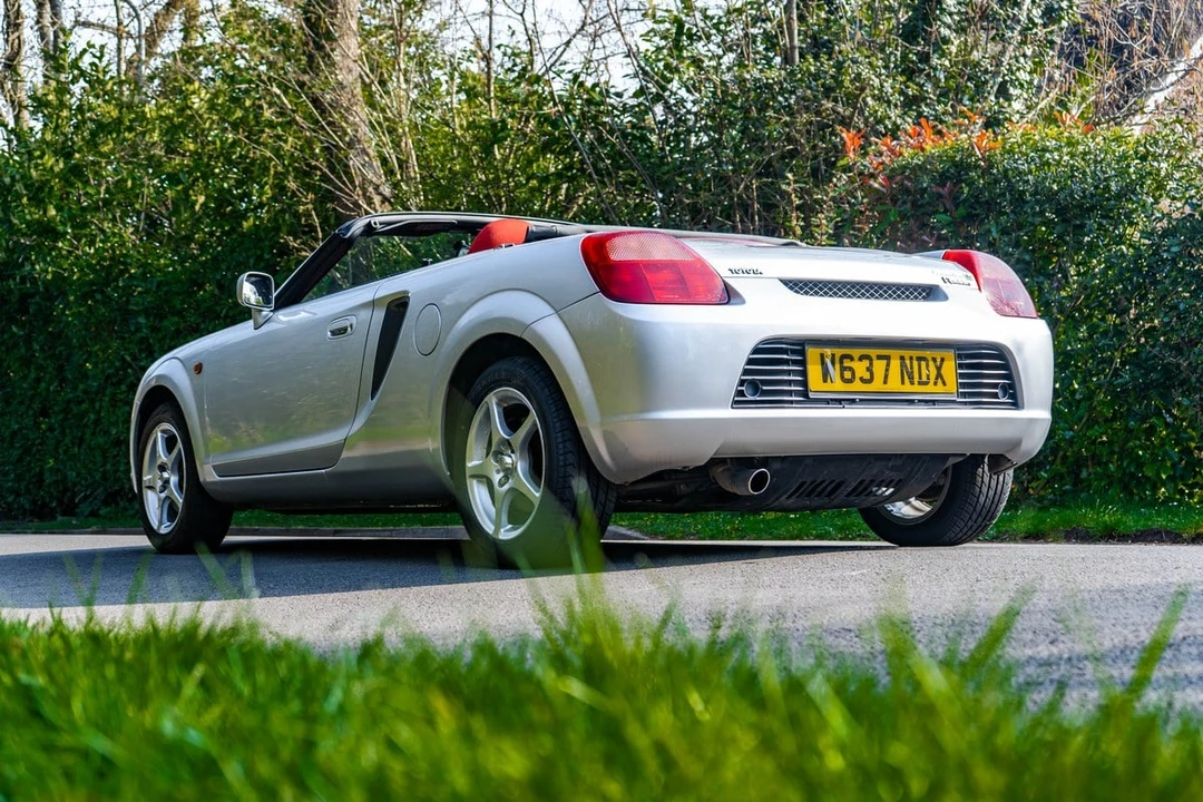 2000 Toyota MR2 Spyder/MR-S - Image 16 of 30