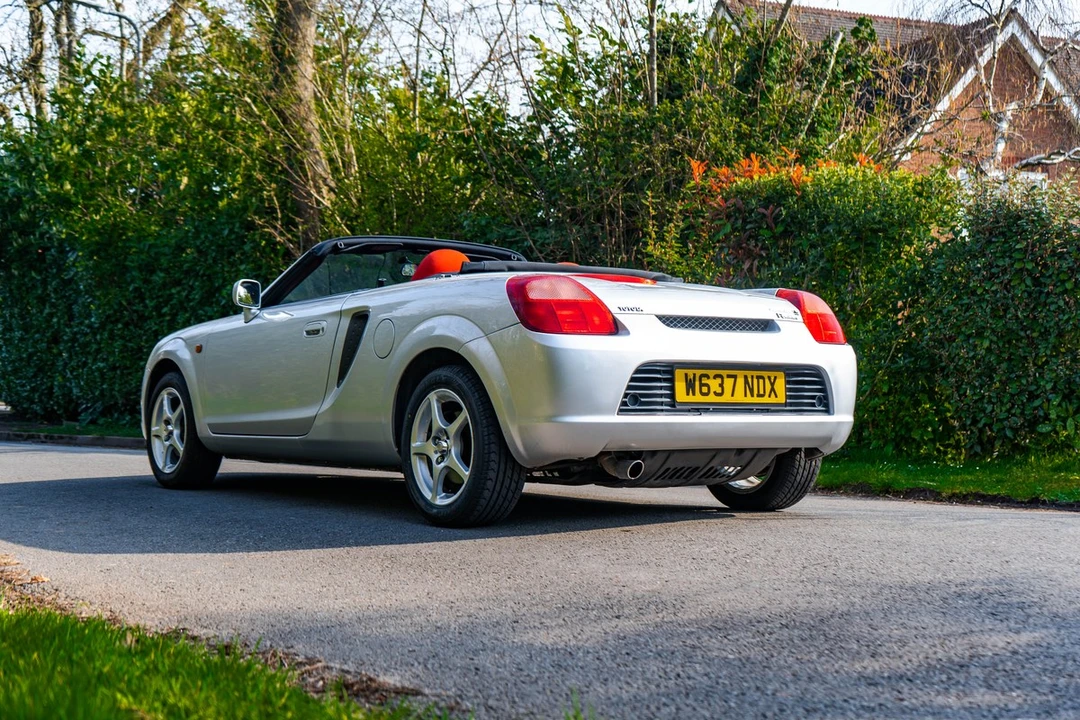 2000 Toyota MR2 Spyder/MR-S - Image 17 of 30