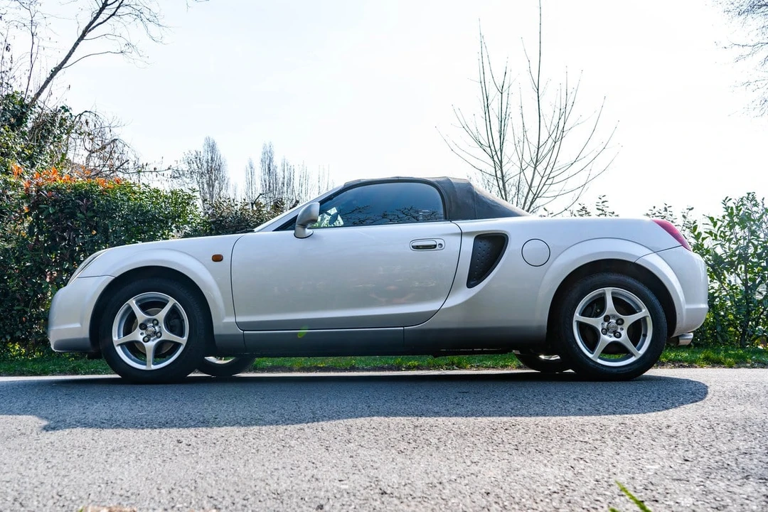 2000 Toyota MR2 Spyder/MR-S - Image 29 of 30