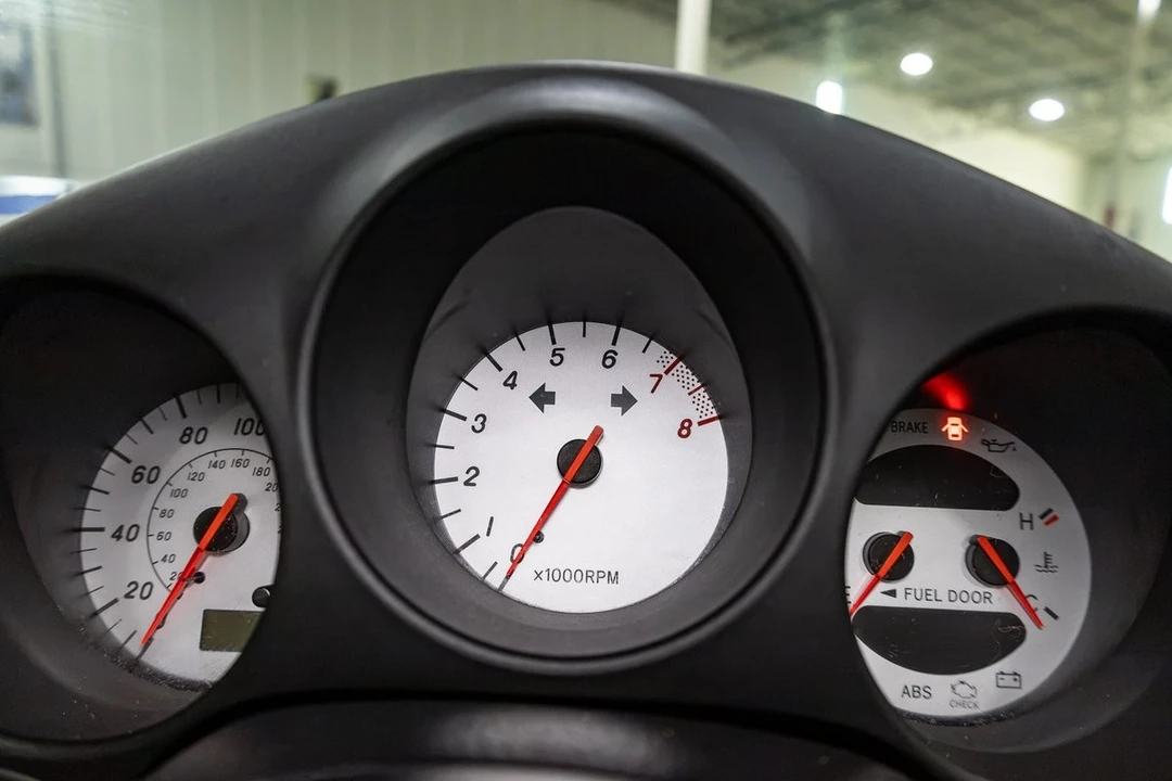 2000 Toyota MR2 Spyder/MR-S - Image 11 of 31