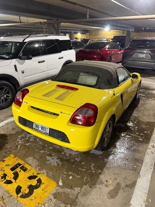 2000 Toyota MR2 Spyder/MR-S - Image 2 of 10