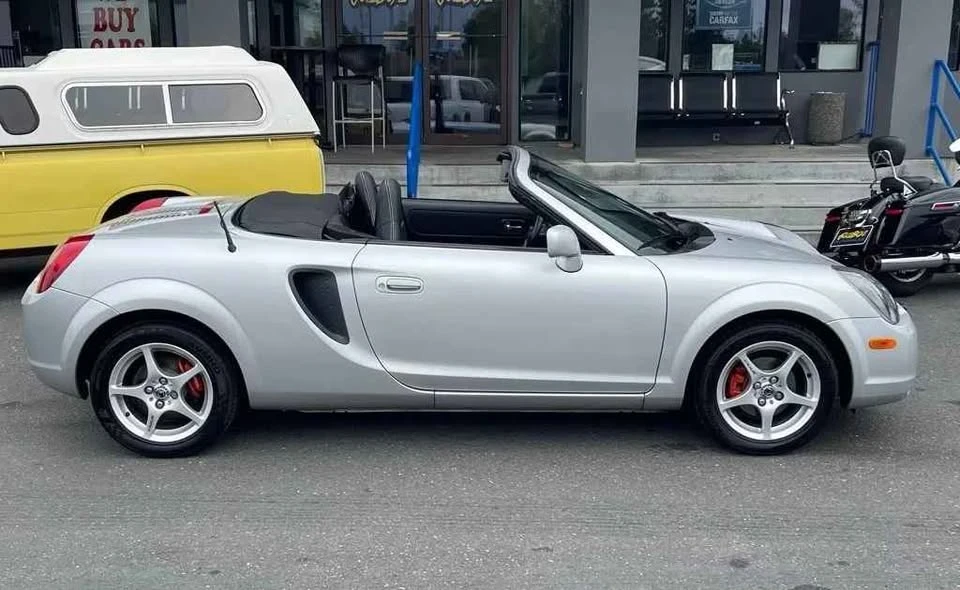 2000 Toyota MR2 Spyder/MR-S - Image 2 of 13
