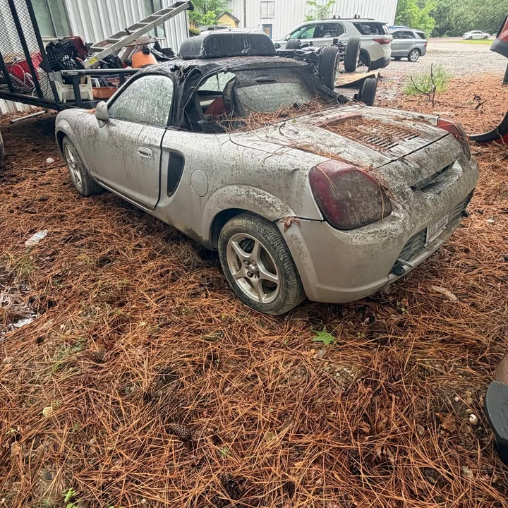 2000 Toyota MR2 Spyder/MR-S - Image 2 of 4