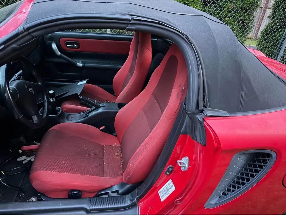 2000 Toyota MR2 Spyder/MR-S - Image 10 of 10