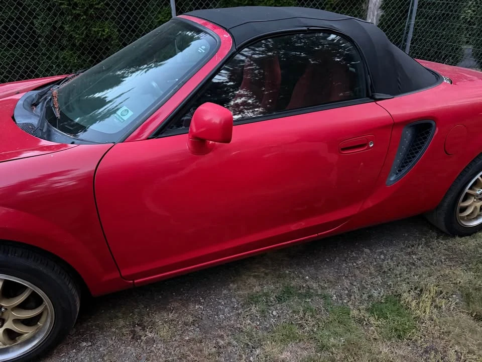 2000 Toyota MR2 Spyder/MR-S - Image 2 of 10