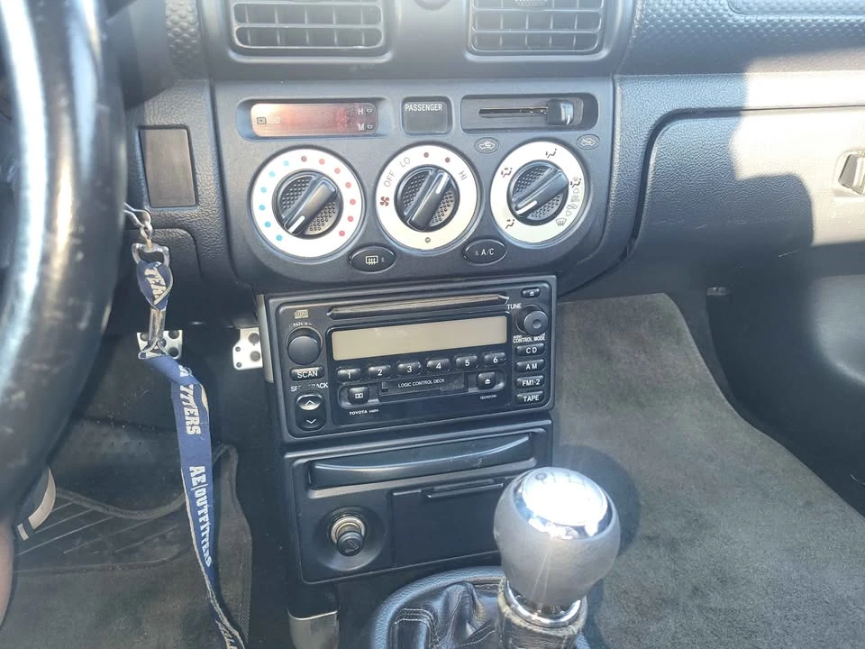 2000 Toyota MR2 Spyder/MR-S - Image 11 of 12