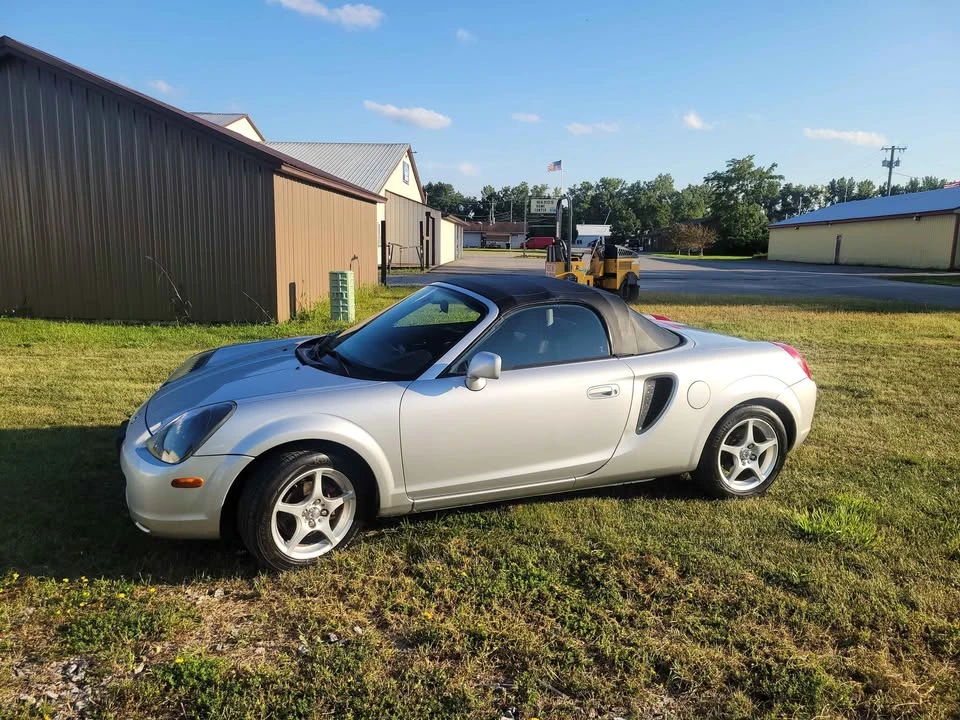 2000 Toyota MR2 Spyder/MR-S - Image 2 of 12