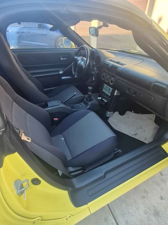 2000 Toyota MR2 Spyder/MR-S - Image 9 of 10