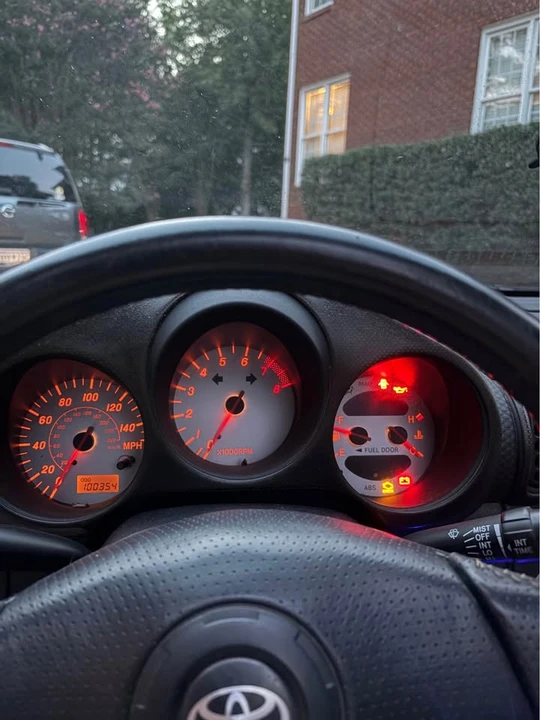 2000 Toyota MR2 Spyder/MR-S - Image 13 of 14