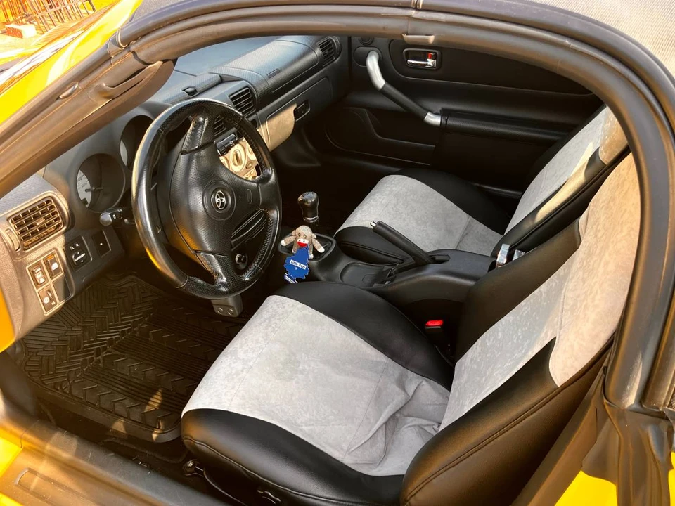 2000 Toyota MR2 Spyder/MR-S - Image 13 of 24