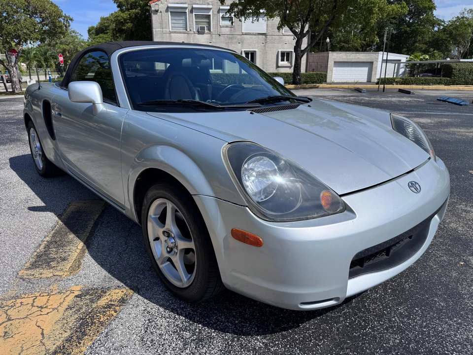2000 Toyota MR2 Spyder/MR-S - Image 15 of 31