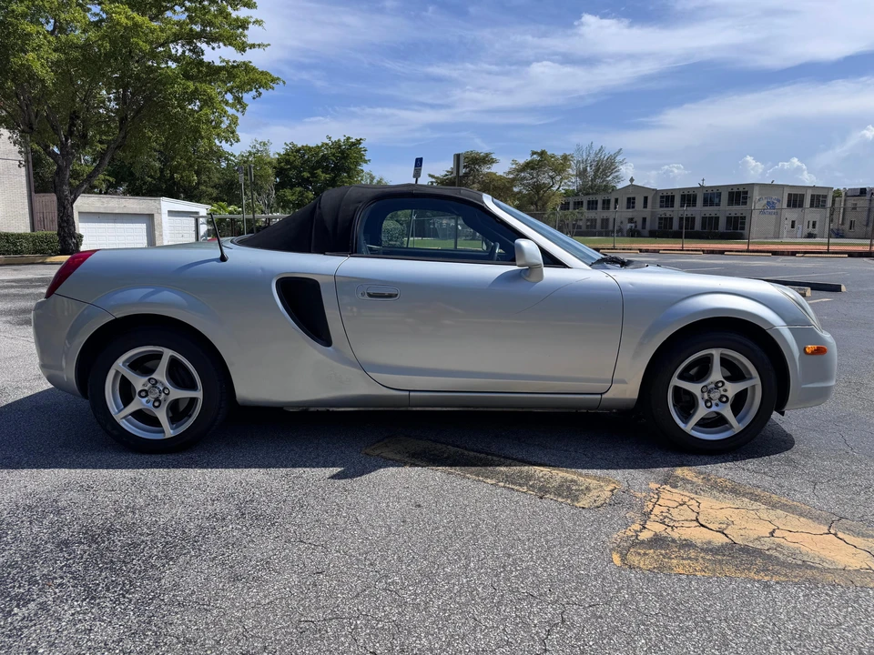 2000 Toyota MR2 Spyder/MR-S - Image 14 of 31