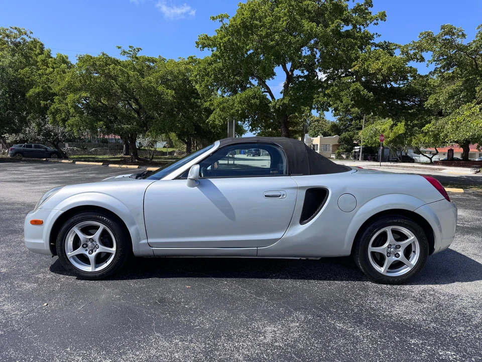 2000 Toyota MR2 Spyder/MR-S - Image 11 of 31