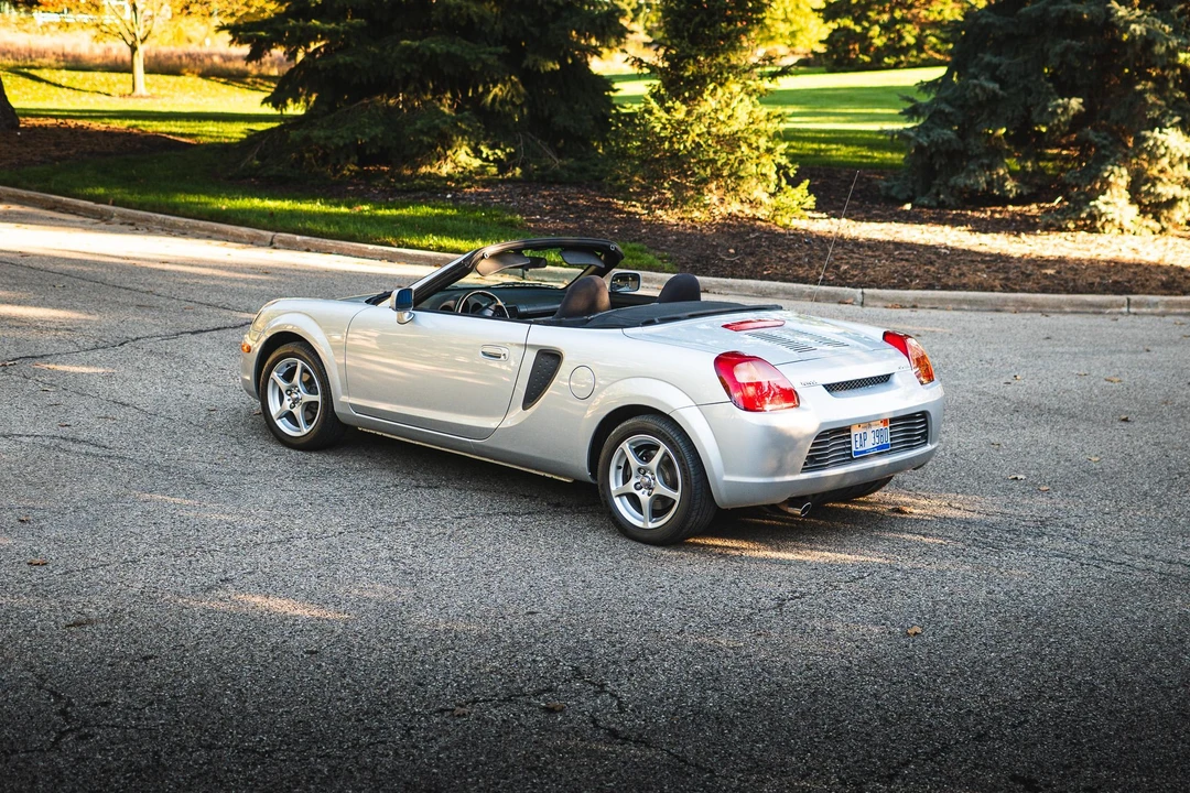 2000 Toyota MR2 Spyder/MR-S - Image 15 of 31