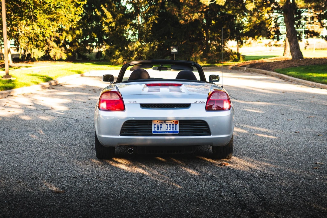 2000 Toyota MR2 Spyder/MR-S - Image 17 of 31