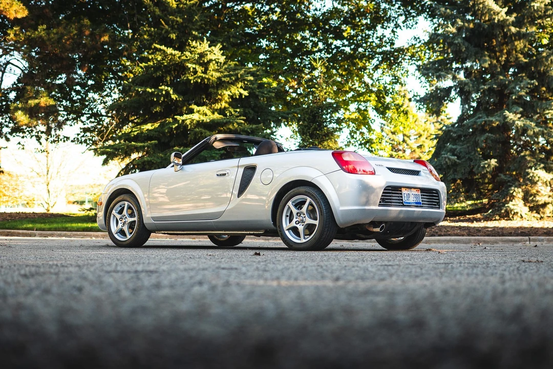 2000 Toyota MR2 Spyder/MR-S - Image 13 of 31