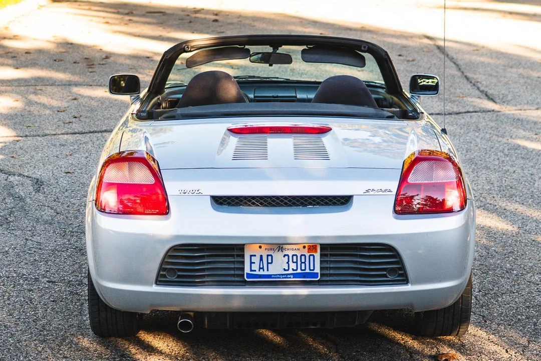 2000 Toyota MR2 Spyder/MR-S - Image 5 of 31