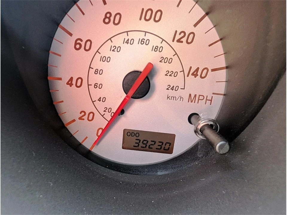2000 Toyota MR2 Spyder/MR-S - Image 11 of 12