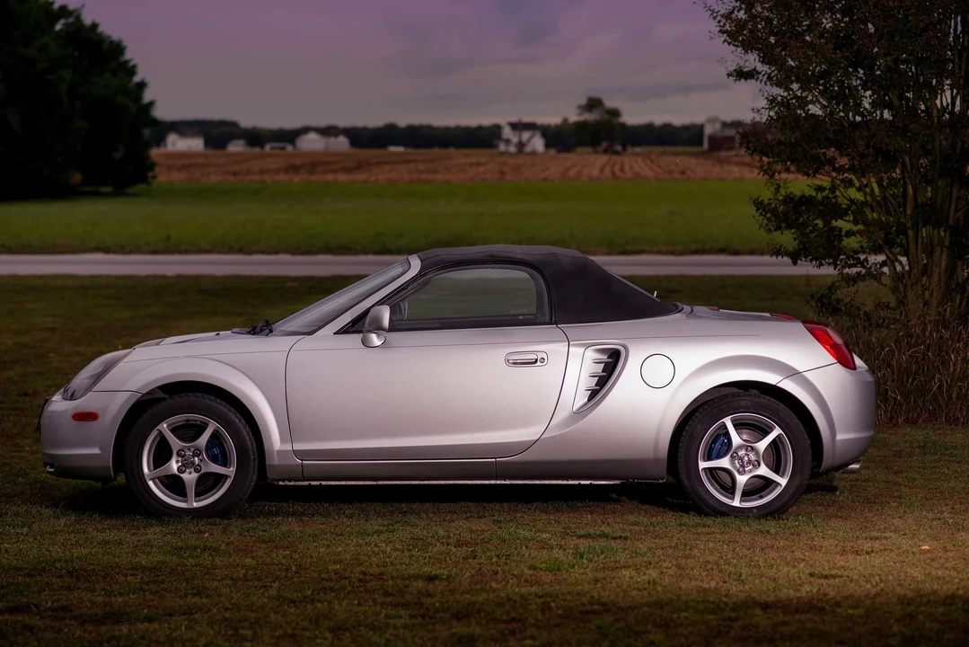 2000 Toyota MR2 Spyder/MR-S - Image 15 of 31
