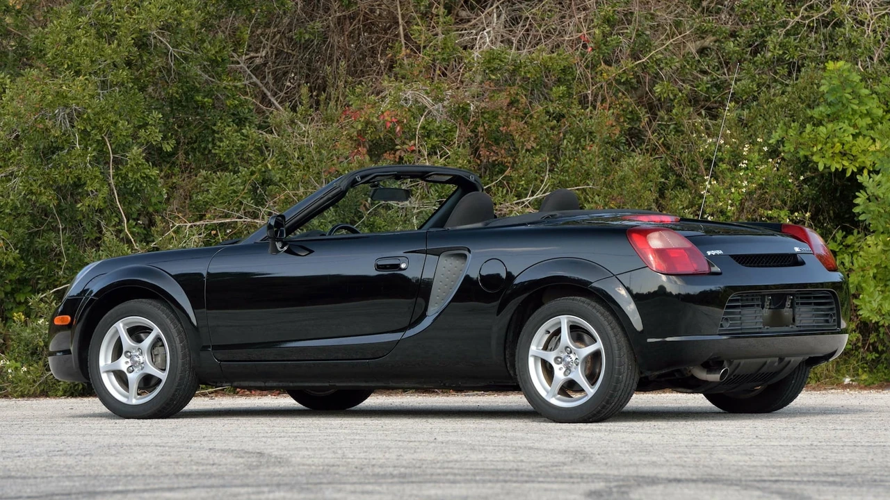 2000 Toyota MR2 Spyder/MR-S - Image 2 of 17