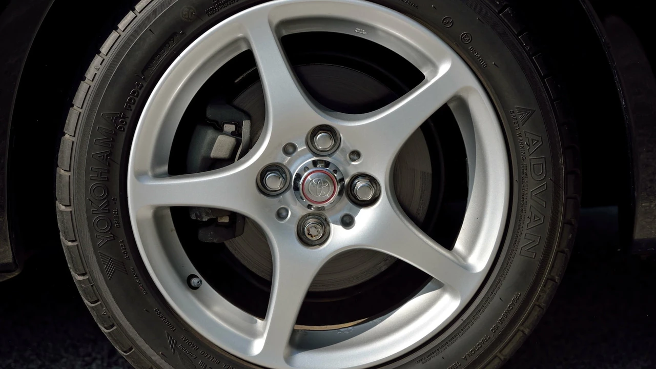 2000 Toyota MR2 Spyder/MR-S - Image 4 of 17