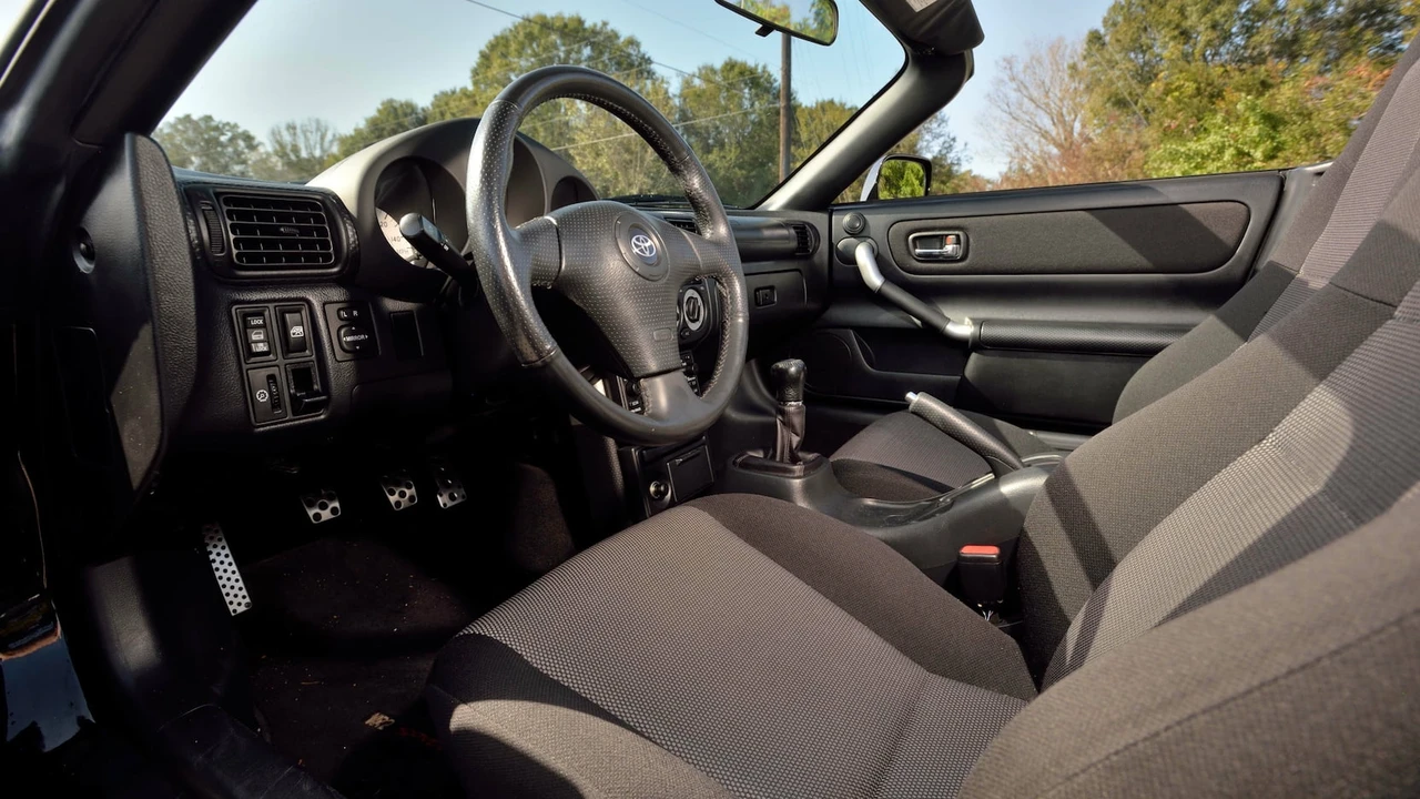 2000 Toyota MR2 Spyder/MR-S - Image 7 of 17
