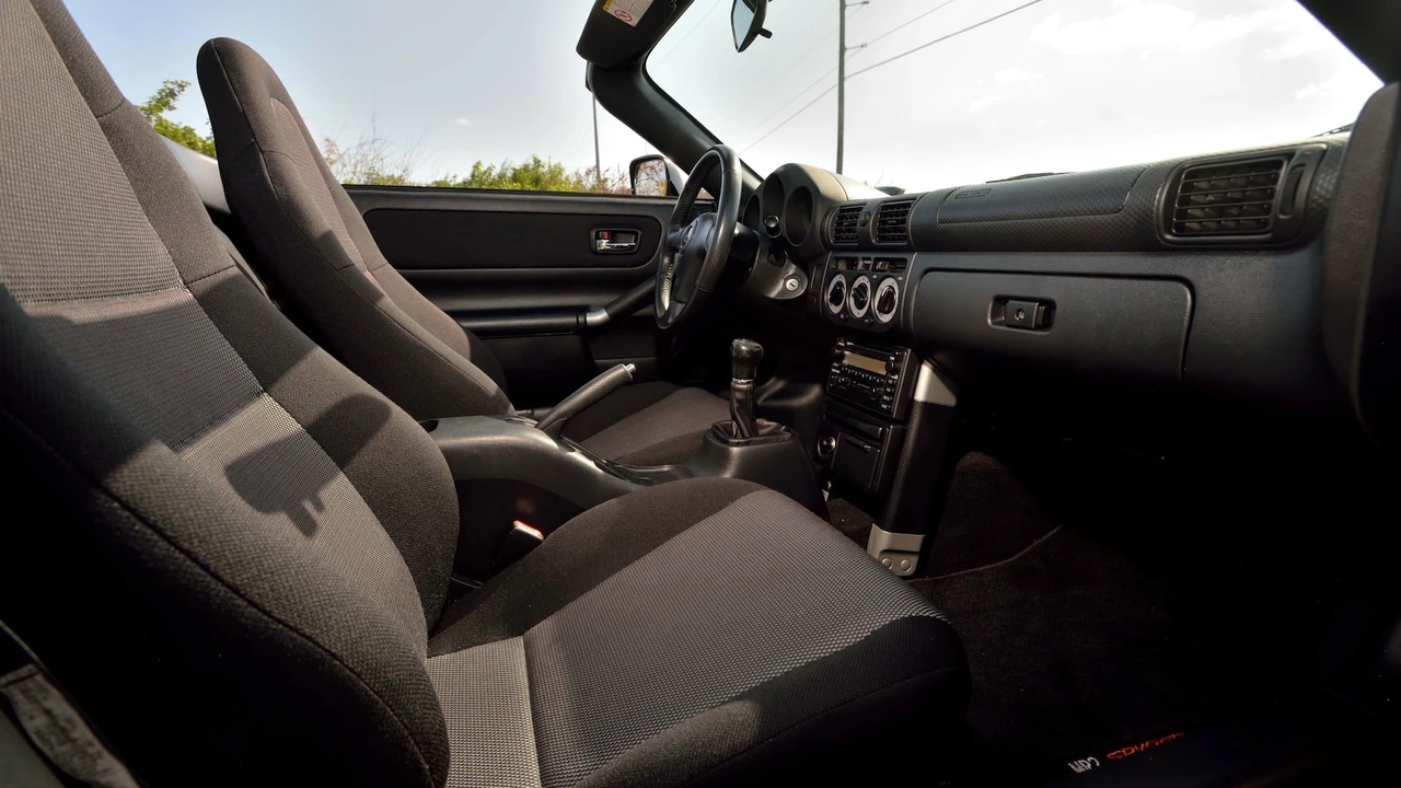 2000 Toyota MR2 Spyder/MR-S - Image 13 of 17