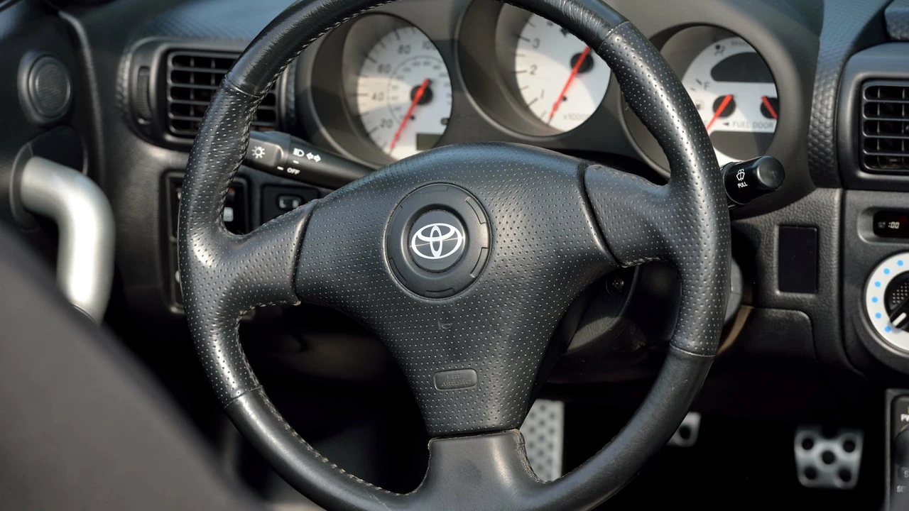 2000 Toyota MR2 Spyder/MR-S - Image 17 of 17