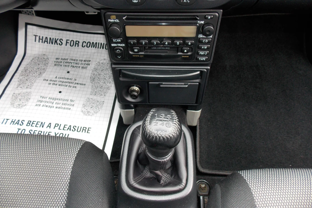 2000 Toyota MR2 Spyder/MR-S - Image 19 of 19