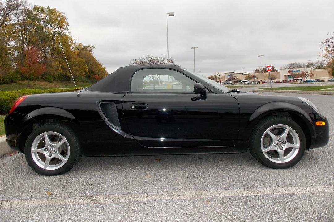 2000 Toyota MR2 Spyder/MR-S - Image 15 of 19