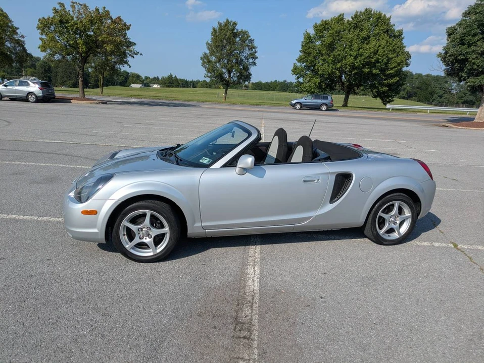2000 Toyota MR2 Spyder/MR-S - Image 2 of 14