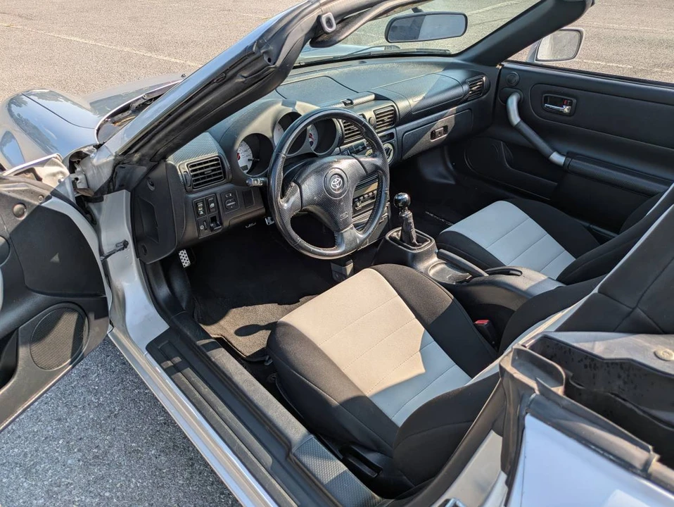 2000 Toyota MR2 Spyder/MR-S - Image 8 of 14