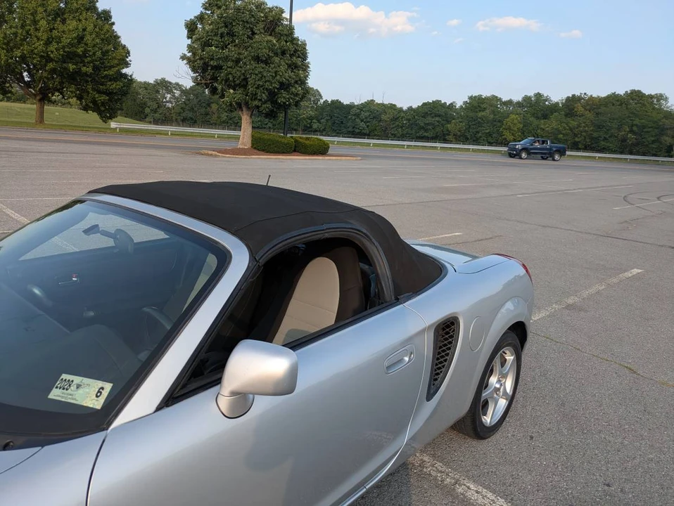 2000 Toyota MR2 Spyder/MR-S - Image 13 of 14