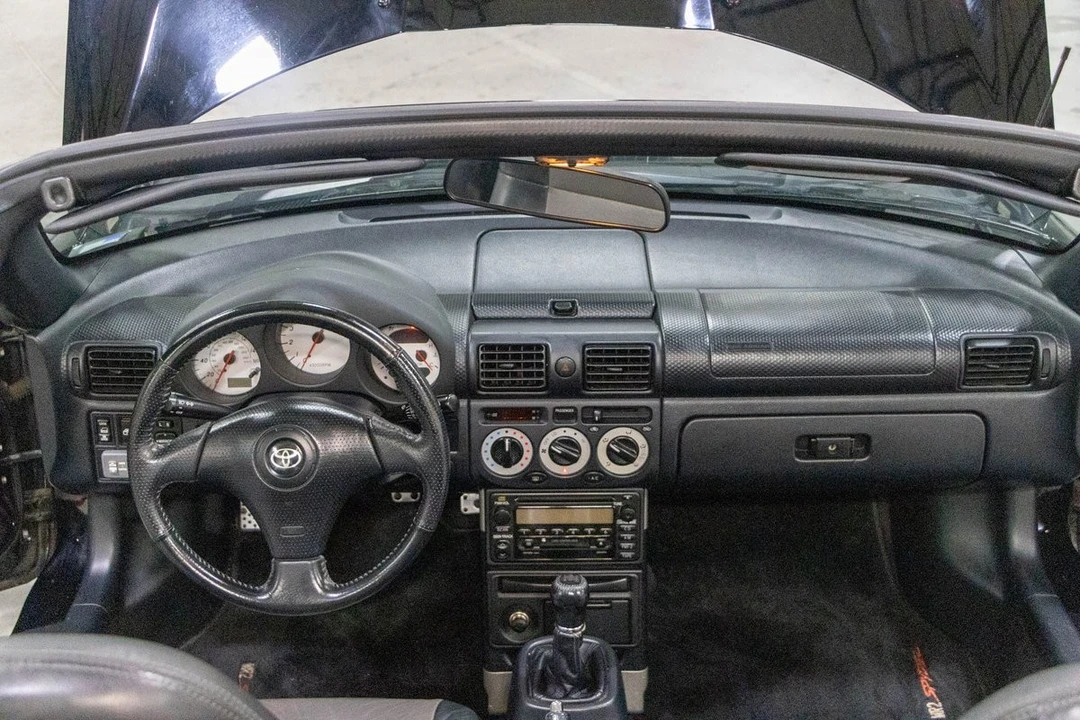 2000 Toyota MR2 Spyder/MR-S - Image 10 of 31