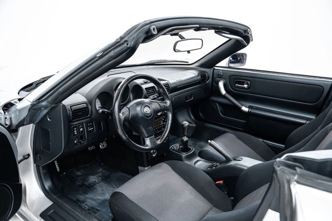 2000 Toyota MR2 Spyder/MR-S - Image 18 of 31