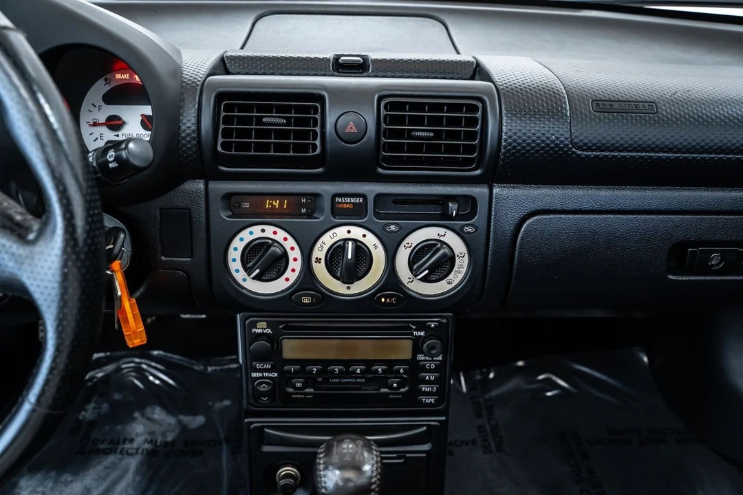 2000 Toyota MR2 Spyder/MR-S - Image 28 of 31