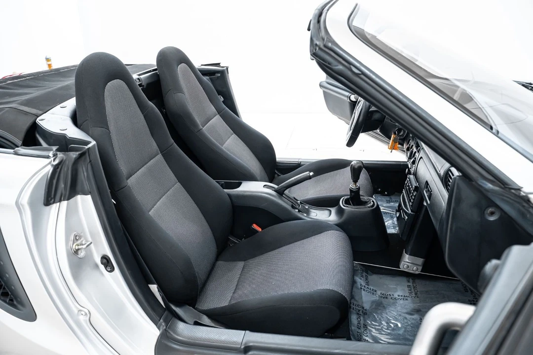 2000 Toyota MR2 Spyder/MR-S - Image 25 of 31