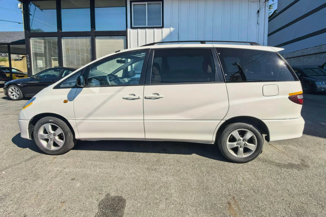 2000 Toyota Previa/Estima - Image 2 of 31