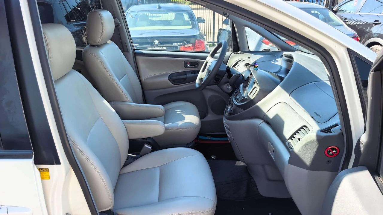2000 Toyota Previa/Estima - Image 25 of 31
