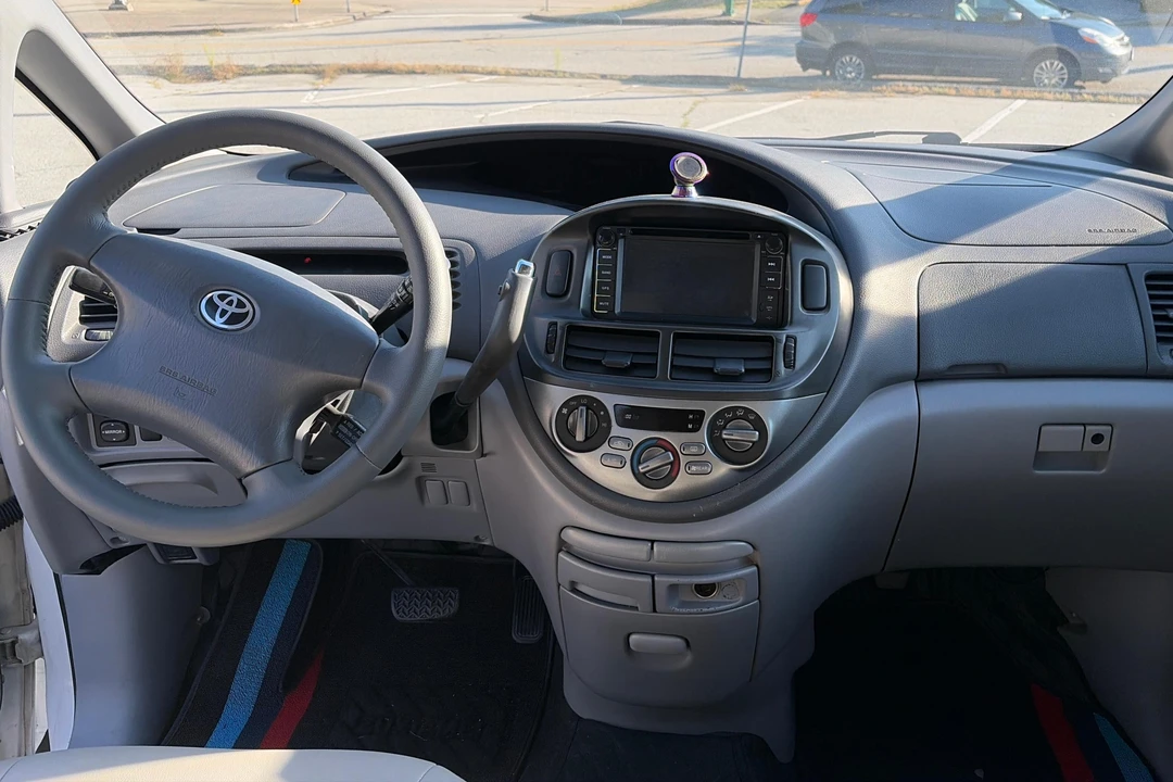 2000 Toyota Previa/Estima - Image 13 of 31