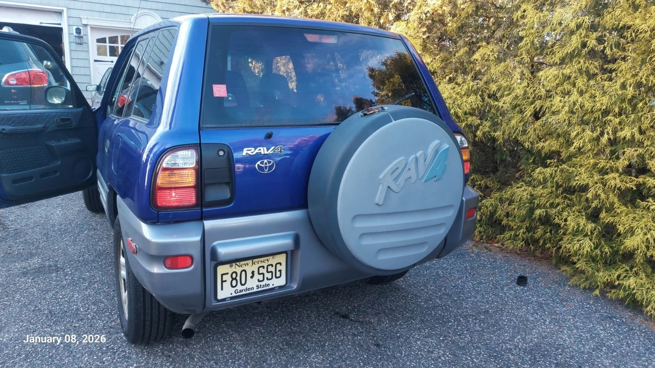 2000 Toyota RAV4 1st Gen - Image 10 of 20
