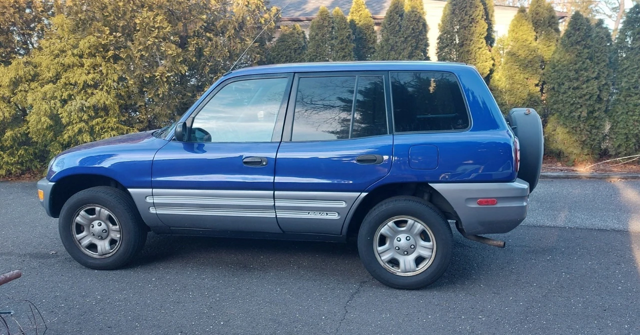 2000 Toyota RAV4 1st Gen - Image 9 of 20